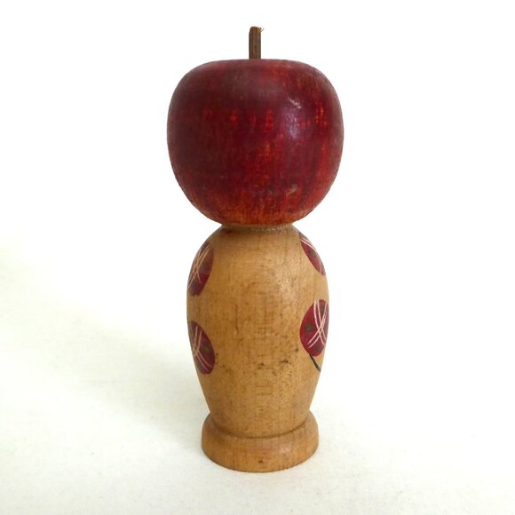 VINTAGE JAPANESE JAPAN 2.5” KOKESHI HAND CARVED PAINTED WOOD APPLE DOLL - Picture 5 of 9